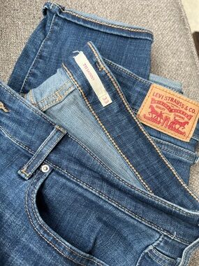 Levi's Women's Skinny Jeans in Dark Blue Denim size 33 with zipper